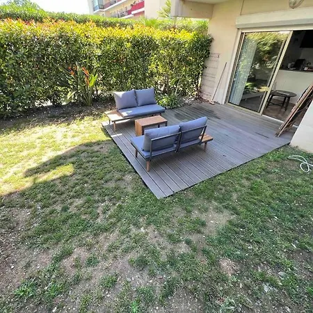 Le Cosy Garden: 4 Prs, Terrasse, Piscine Apartment