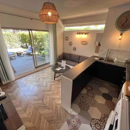 Le Cosy Garden: 4 Prs, Terrasse, Piscine